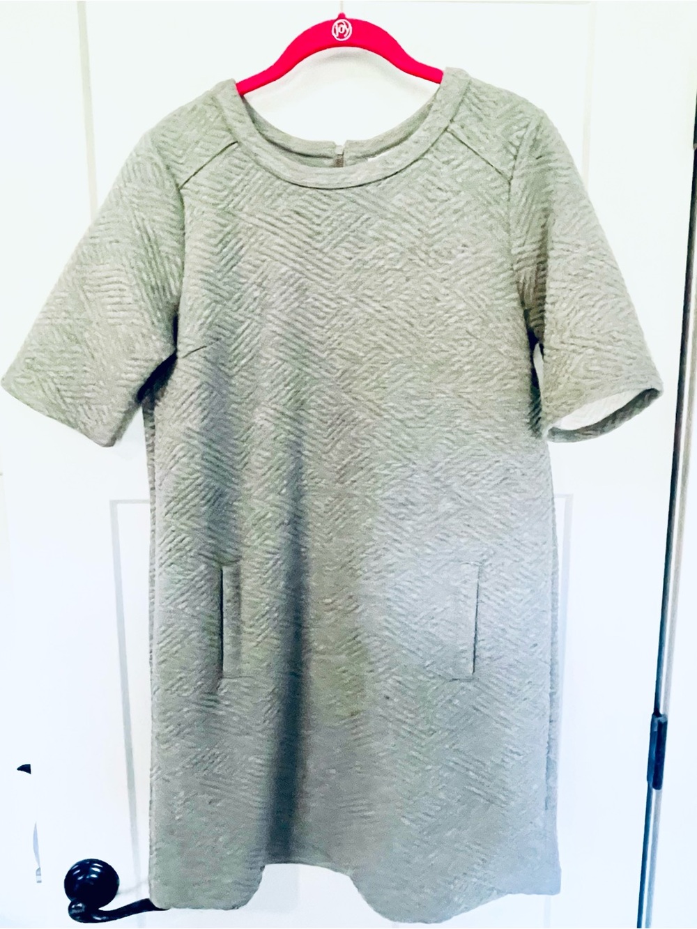 Halogen - texture quilted - Short-Sleeve Dress in Light Gray with pockets
